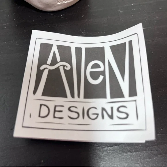 Artistic Baby Modern Face Planter in White and Brown by Michelle Allen - Picture 9 of 13